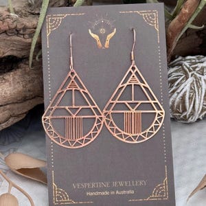 Boucles d&#39;oreilles Art déco en or rose : bijoux en filigrane légers
