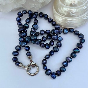 Navy Blue 5-7mm Freshwater pearl necklace/dark blue pearl statement necklace/australian seller/gift for her birthday/June birthstone zdjęcie 4