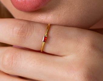 Baguette Geburtsstein Ring, Gold Geburtsstein Ring, Personalisierter Ring, Gold Ring, Täglicher Ring, Geschenk für Mama, Brautjungfer Geschenk, Mutter Ringe