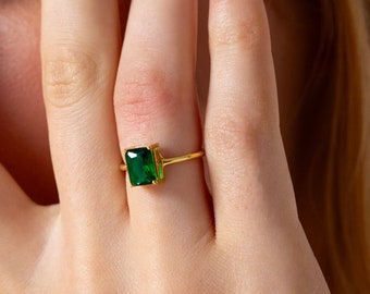 Emerald Solitaire Ring , Emerald Engagement Ring , Emerald Gemstone , Statement Rings, Birthstone ring , Rings for women , Christmas Gifts