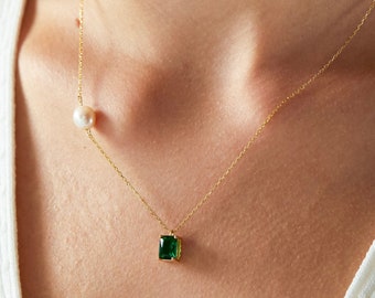 Emerald Necklace with Pearl , Dainty Pearl Necklace, Dainty Necklace, Gold Emerald Necklace, Bridesmaid Gift, Christmas Gift , Gift for her