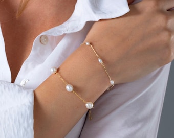 Pearl Bracelet , Dainty Pearl Bracelet ,Tiny Pearl jewelry , Freshwater Pearls Bracelet, Wedding Bracelet, Bridesmaid Gift, Christmas Gift