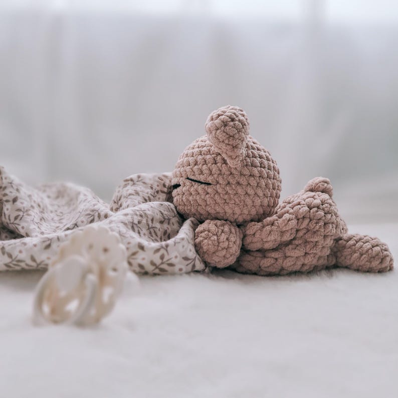 Crocheted cuddly toy for newborns | Handmade baby gift for boys & girls | Crocheted comforter | Teddy bear as a first cuddly toy image 6
