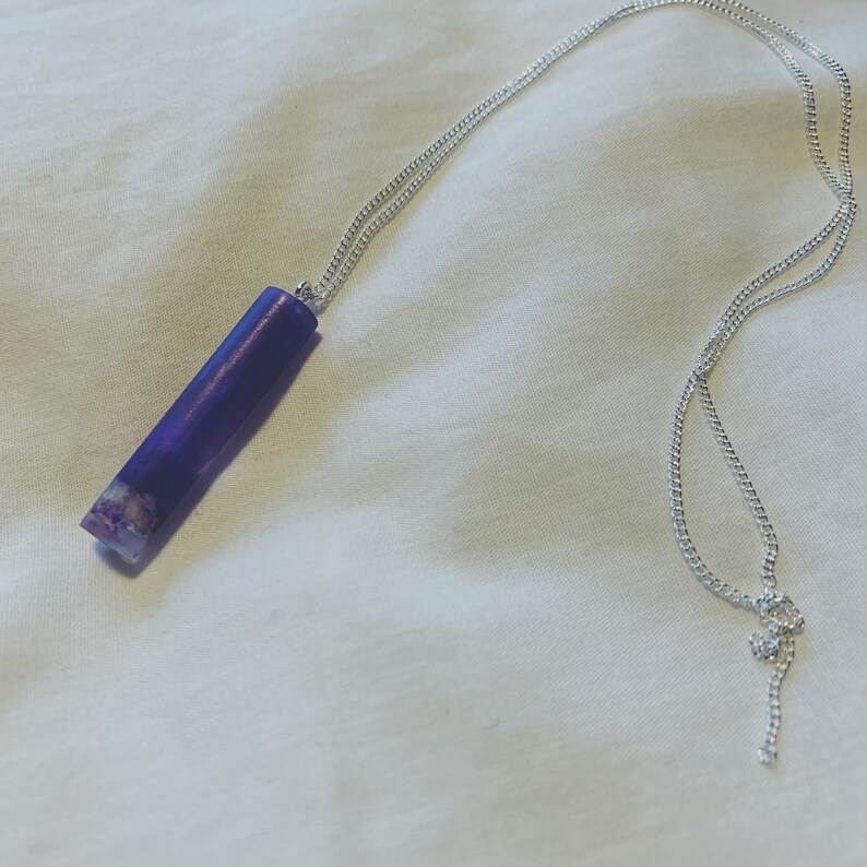 LAUL\u0100 CIRCULAR gypsophila /& purple necklace