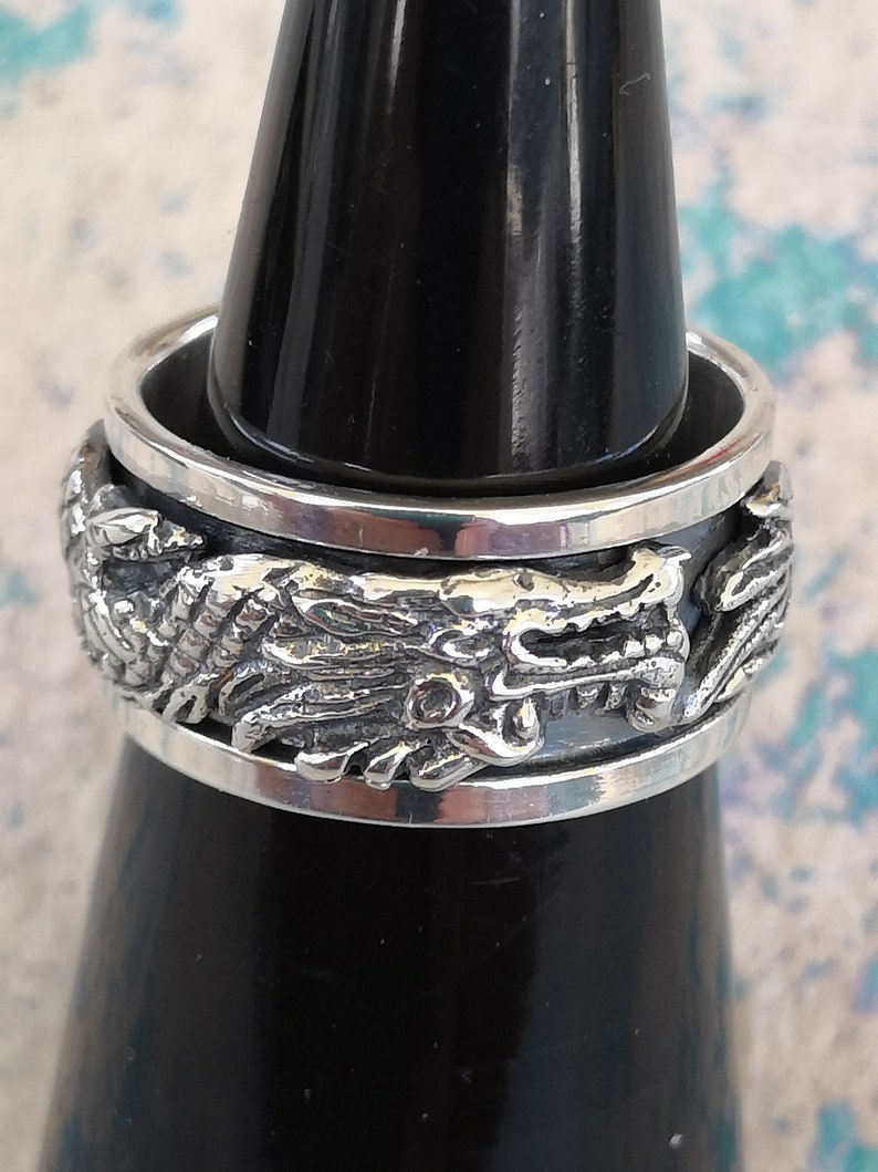 Dragon spin ring