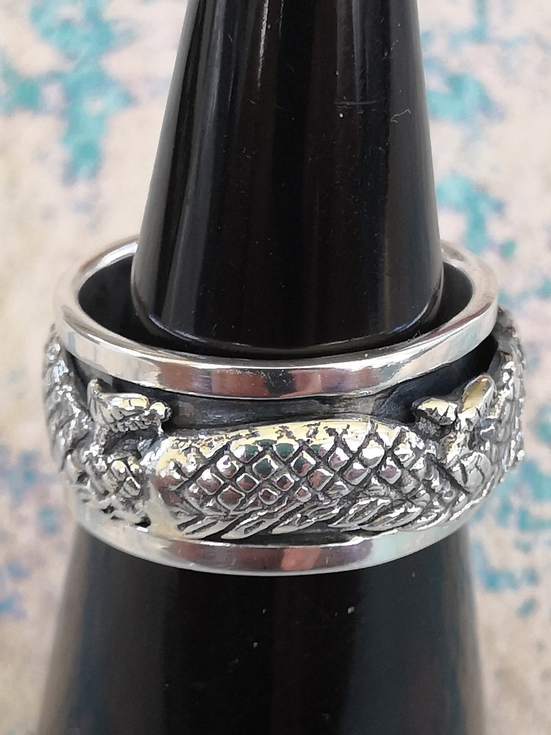 Dragon spin ring