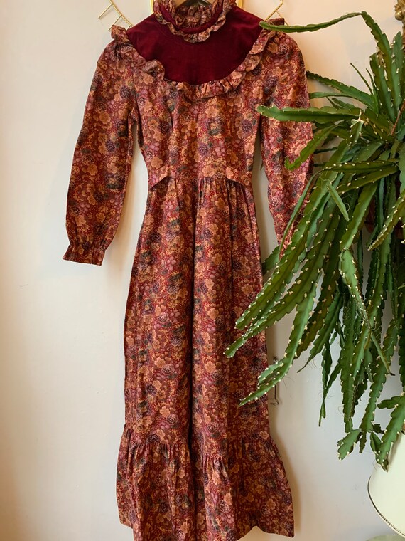 Vintage 1970s prairie flower dress