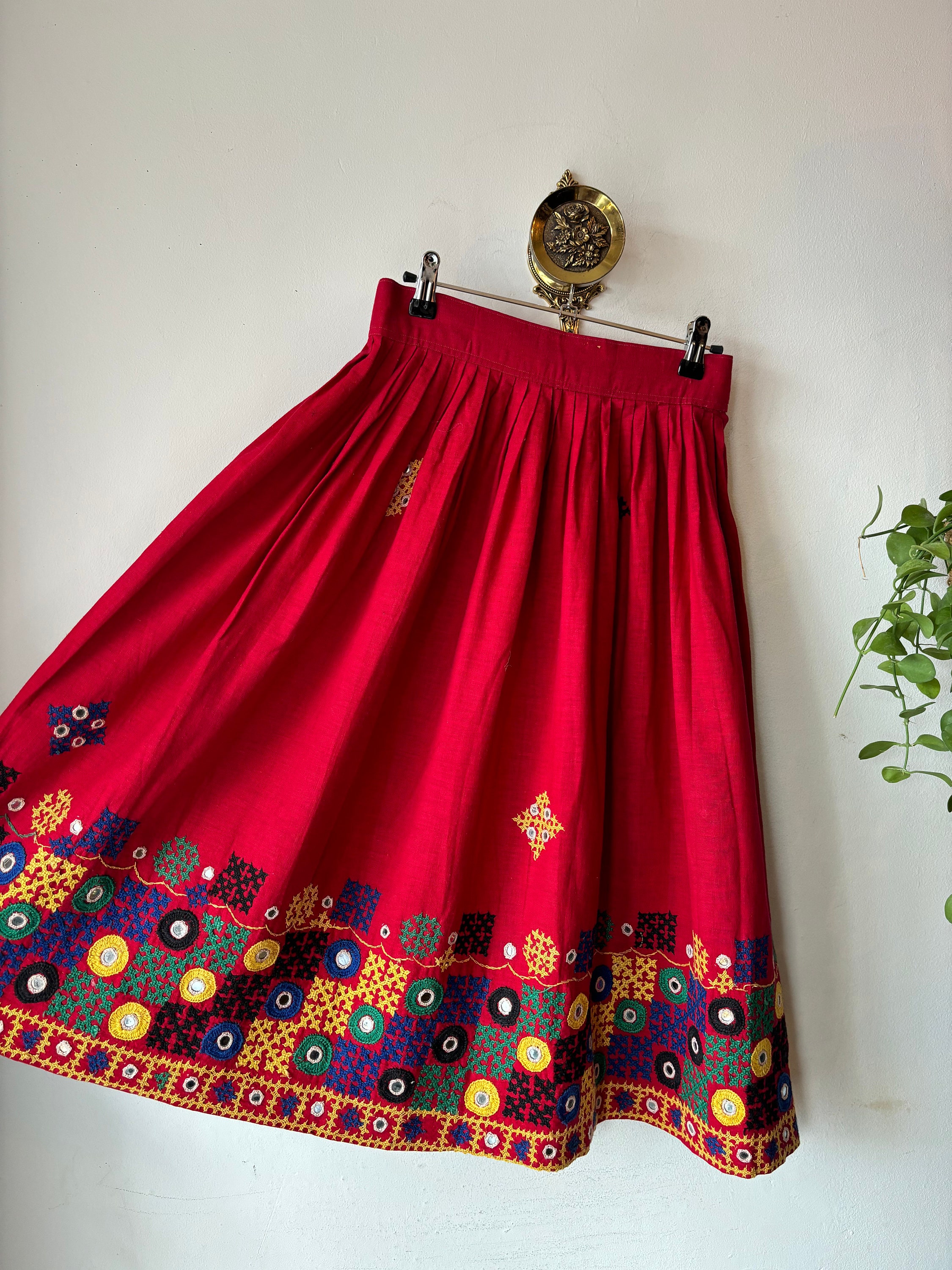 スカート Hungarian vintage embroidery skirt Traditional Hungarian handmade Black and purple embroidery