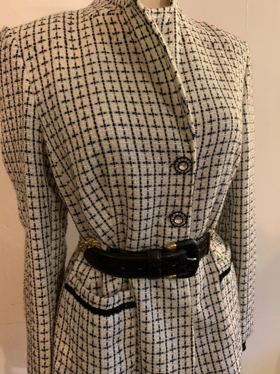 Vintage Chanel look blazer