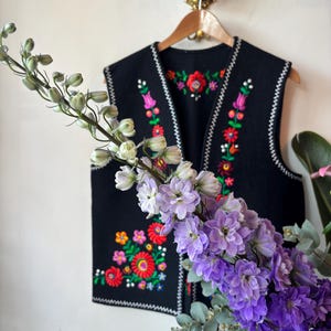 Vintage 70s wool embroidered Waistcoat
