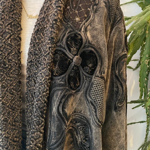 Vintage embroidered 80s velvet shops jacket