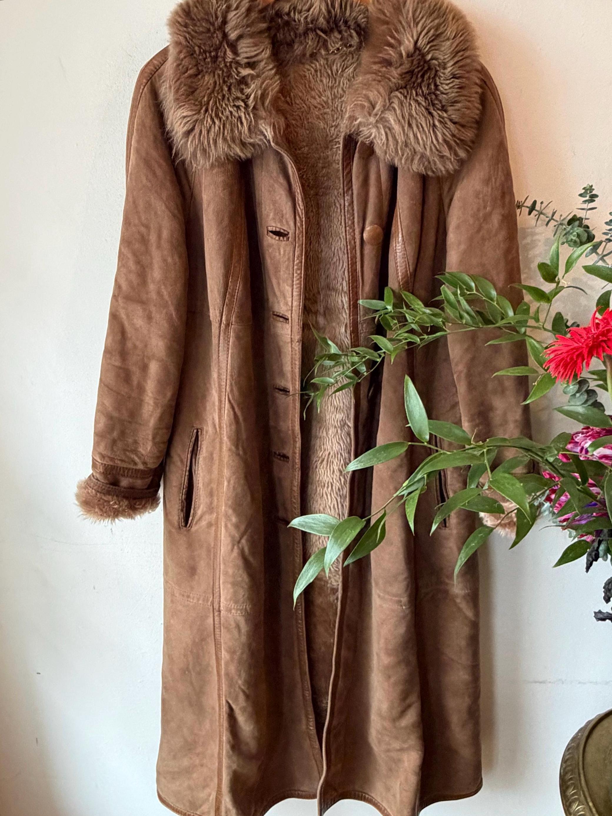 Manteau Long Femme Daim Avec Doublure Fourrure Synthétique – Style Années 70 Vintage – Coupe Cintrée Longue – Couleur Marron – Chaud Et élégant Pour L'hiver