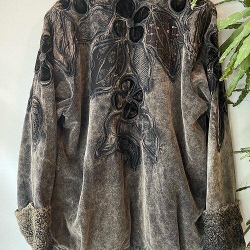 Vintage embroidered 80s velvet shops jacket