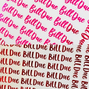 Könnte beinhalten: Ein Bogen Aufkleber mit dem Wort "Bill Due", das in rosa und roter Schrift wiederholt wird. Die Aufkleber befinden sich auf einem weißen Hintergrund.