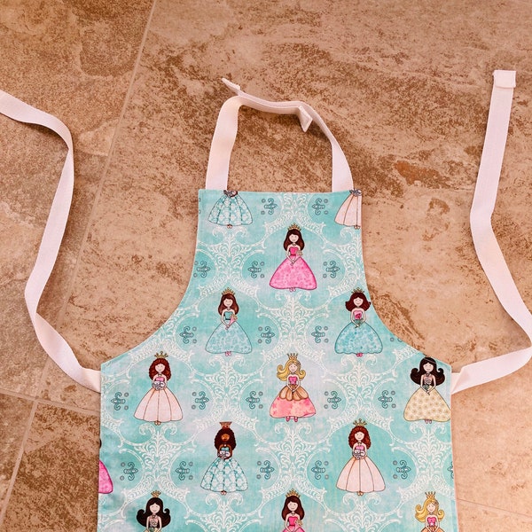 Children’s Apron, Toddlers Apron, Reversible Apron, Ages from 3yrs+, Velcro Neck Fastening, Princesses