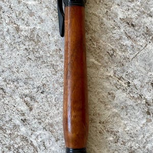 Click-Stift mit afrikanischem Mahagonimuster
