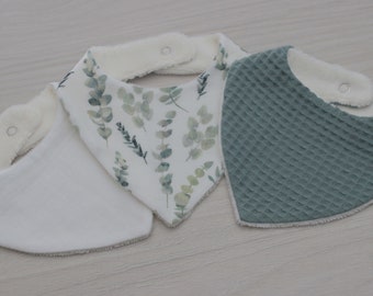 Bavoir bandana double gaze pour bébé, cadeau de naissance, bavoir motif eucalyptus, blanc uni ou nid d'abeille vert, vendu à l’unité