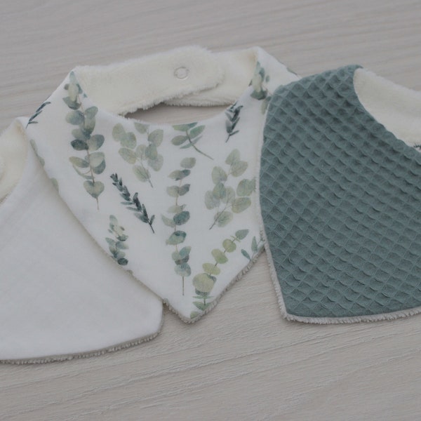 Bavoir bandana double gaze pour bébé, cadeau de naissance, bavoir motif eucalyptus, blanc uni ou nid d'abeille vert, vendu à l’unité