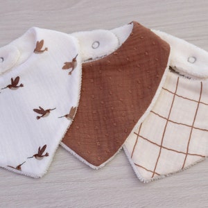Double gauze bandana bib for baby, birth gift, camel bib, checks, bird pattern, sold individually
