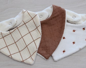 Bavoir bandana double gaze pour bébé, cadeau de naissance, bavoir camel, carreaux, motif glands, vendu à l’unité