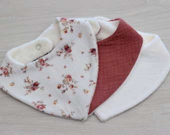 Double gauze bandana bib for baby, birth gift, flower bib, white bib, sold individually