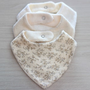 Bavoir bandana double gaze pour bébé, cadeau de naissance, bavoir écru, blanc, vendu à lunité image 2