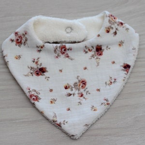 Bavoir bandana double gaze pour bébé, cadeau de naissance, bavoir fleurs, bavoir blanc, vendu à lunité A : Blanc et fleurs