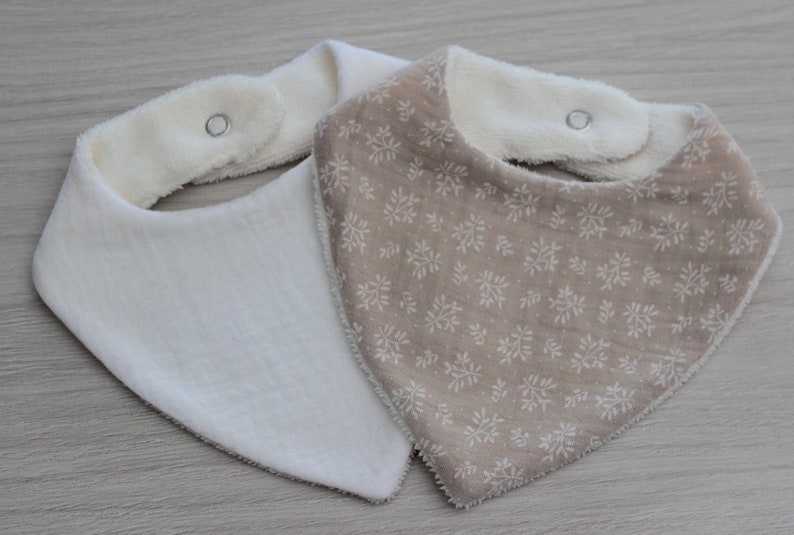 Bavoir bandana double gaze pour bébé, cadeau de naissance, bavoir lin, blanc, lin à motif blanc, vendu à lunité image 3