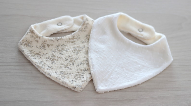 Double gauze bandana bib for baby, birth gift, ecru bib, white, sold individually image 4