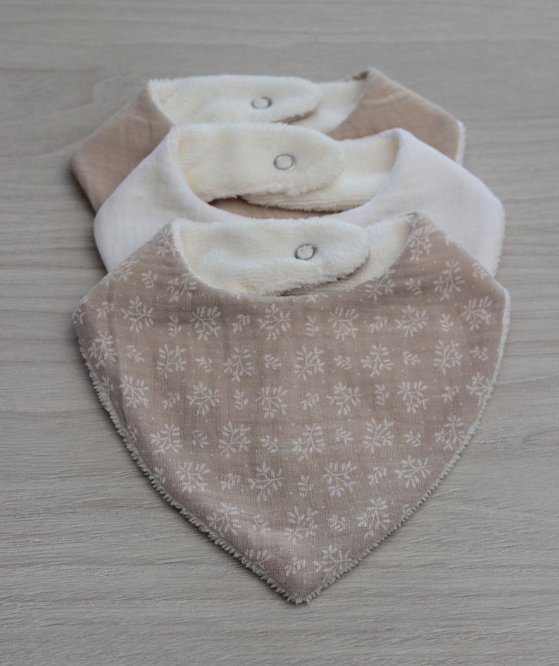Bavoir bandana double gaze pour bébé, cadeau de naissance, bavoir lin, blanc, lin à motif blanc, vendu à lunité image 2