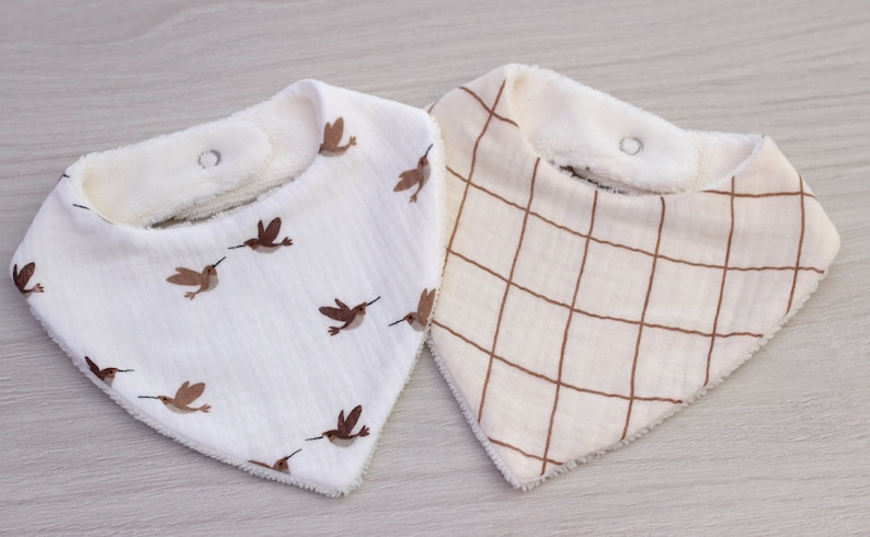 Bavoir bandana double gaze pour bébé, cadeau de naissance, bavoir camel, carreaux, motif oiseau, vendu à lunité image 6