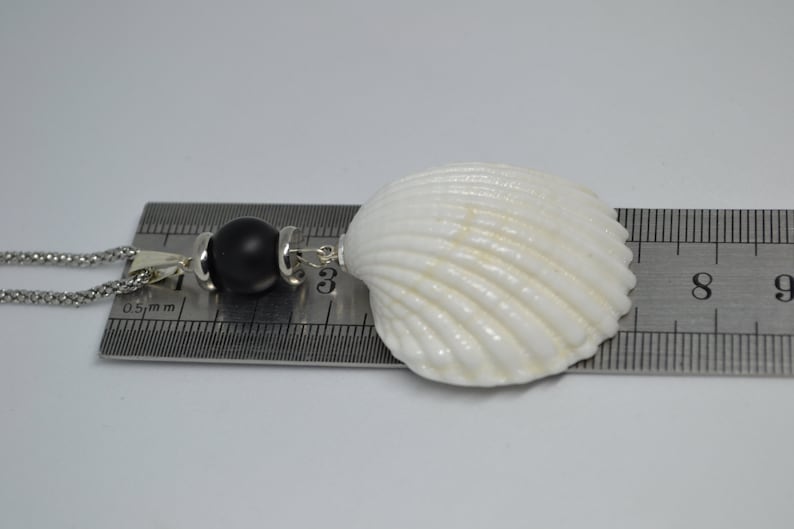 60 cm silver color necklaces /& earring hooks with a unique seashell white colors pendant Beho Jewellery Nu/_542,