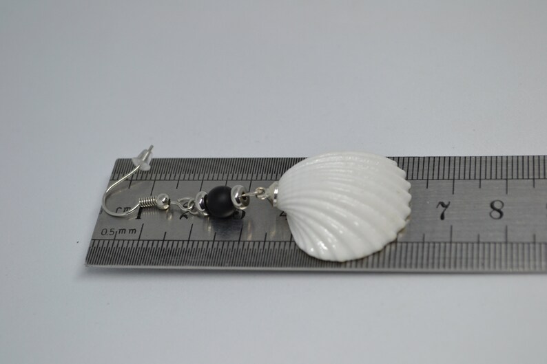 60 cm silver color necklaces /& earring hooks with a unique seashell white colors pendant Beho Jewellery Nu/_542,