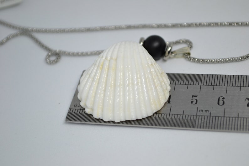60 cm silver color necklaces /& earring hooks with a unique seashell white colors pendant Beho Jewellery Nu/_542,
