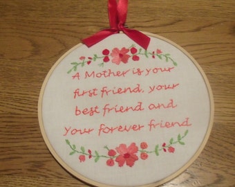Met de hand geborduurde quote moeder hoepelkunst: bloemen bamboe muurhanger