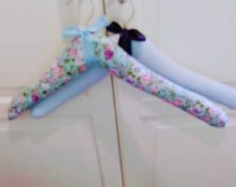 2 Padded Coat hangers, clothes hanger, fabric padded