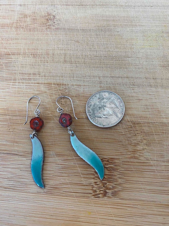 Red flower and turquoise dangle earrings - image 7