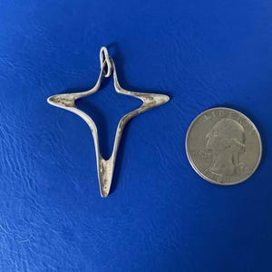 Beautiful vintage sterling silver cross pendant