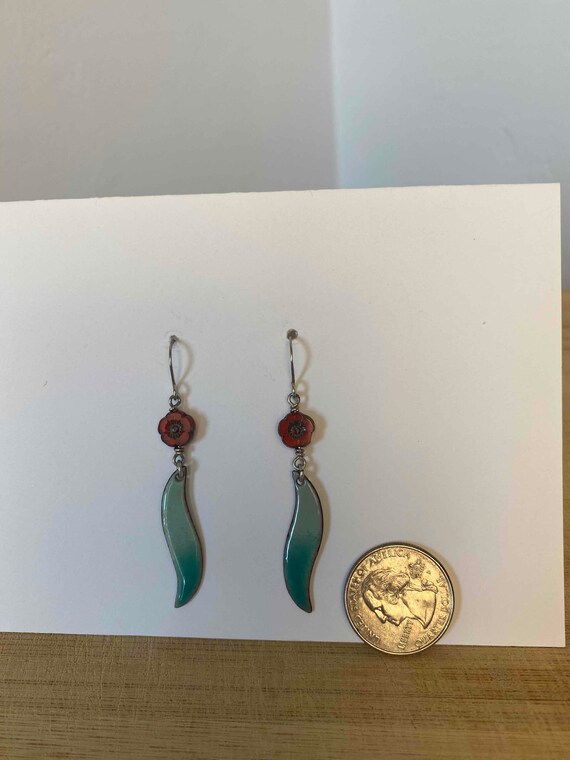 Red flower and turquoise dangle earrings - image 4