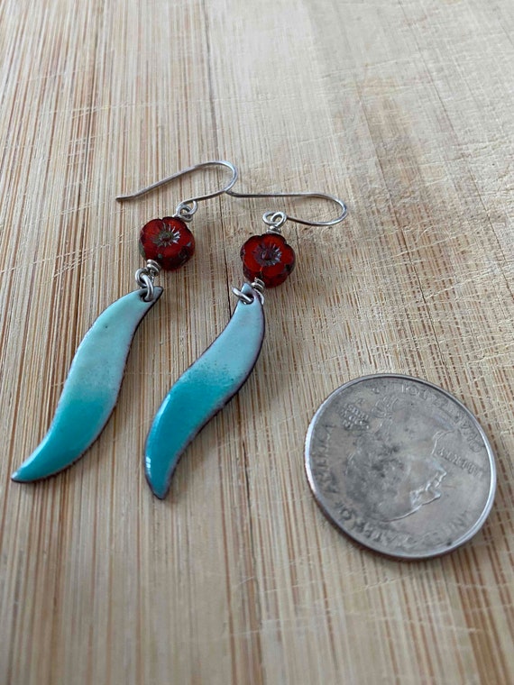 Red flower and turquoise dangle earrings - image 3