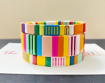 Bracciale con perline smaltate di coriandoli arcobaleno, bracciale a blocchi di colore turchese, set di bracciali. Bracciale impilabile, Bracciale elastico, Bracciale Boho