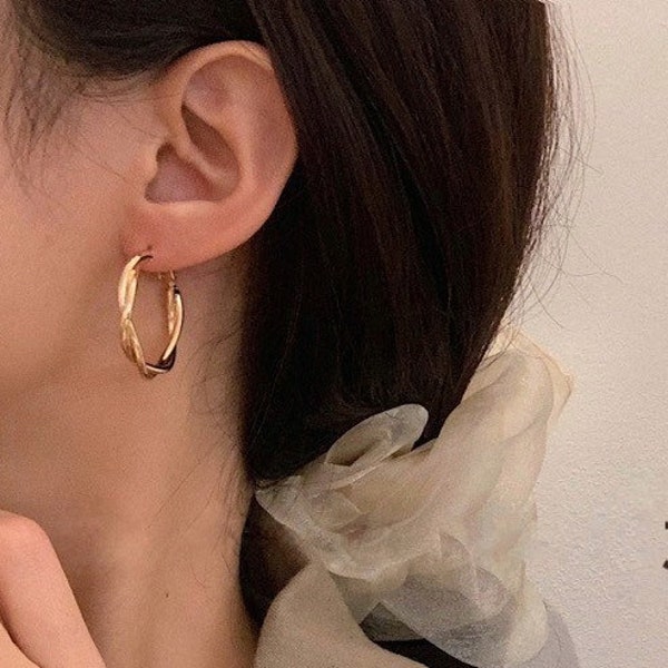 18K Gold Plated Minimalist Twist Hoop Earrings (A Pair), Everyday Hoops, Bridesmaid Gifts, Hen Do Earring, Silver Hoops, Lightweight Earring