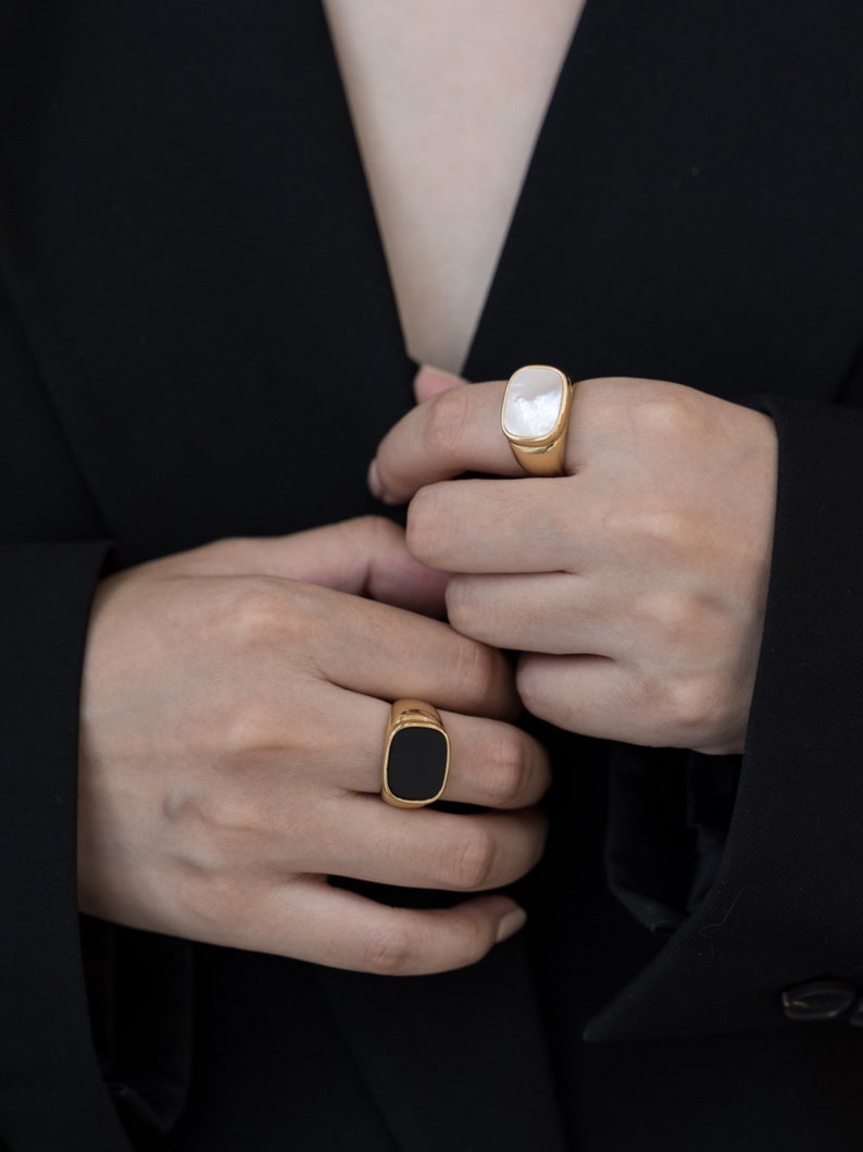 18K Gold Plated Mother-of-Pearl Ring, Chunky Gold Ring, Black Pax Ring, Signet Ring, Black Onyx Ring, Stacking Ring, Gift for Her SR0001 zdjęcie 5