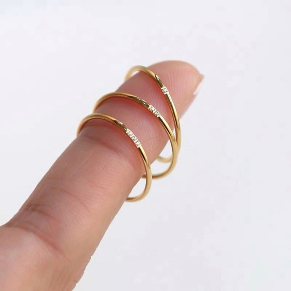 Anello in pietra CZ ultra sottile placcato oro 18K, anello minimalista placcato oro 18K, anello impilabile minimalista, anello d'oro Midi, anello impilabile delicato