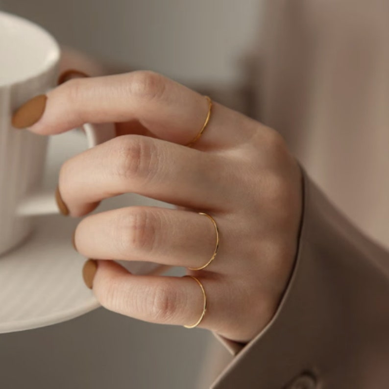 Set di anelli impilabili ultra sottili, anello minimalista placcato in oro 18 carati/oro rosa/argento, anello impilabile minimo, anello in oro Midi, anello impilabile delicato immagine 3
