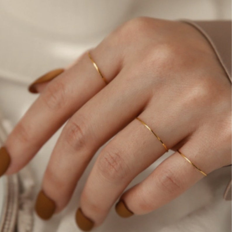 Ultra dunne stapelring set, 18K goud/rosé goud/verzilverde minimalistische ring, minimale stapelring, Midi gouden ring, sierlijke stapelbare ring afbeelding 4