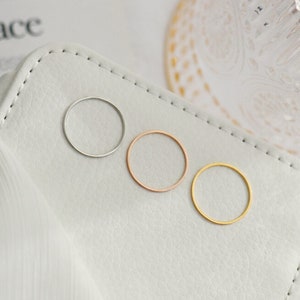 Set di anelli impilabili ultra sottili, anello minimalista placcato in oro 18 carati/oro rosa/argento, anello impilabile minimo, anello in oro Midi, anello impilabile delicato immagine 2