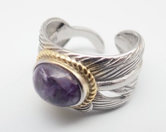 Anillo de charoíta rusa y plata de ley envejecida. "Hoja de plata con charoíta". Anillo ajustable de charoíta.