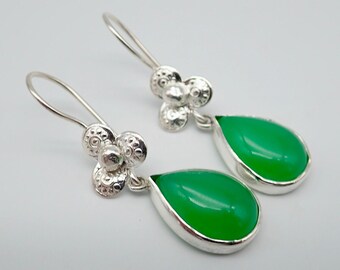 Pendientes de trébol de plata fina con jade verde: joyería irlandesa.