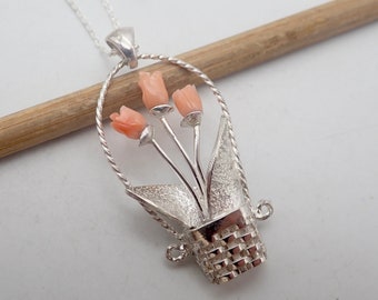 Colgante de tulipán coral con piel de ángel: collar de cesta de plata de ley